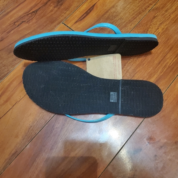 Havaianas Flip Flops - Picture 3 of 3